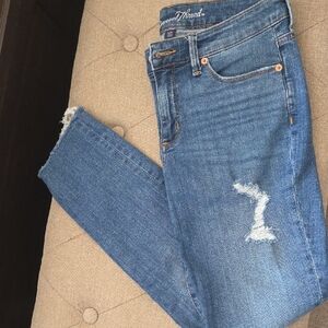 Universal Thread Blue Ankle Cropped Jeans Distressed